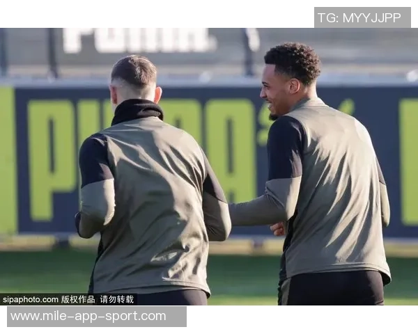 多特蒙德关注17岁左后卫普拉特斯交易价格成关键难题